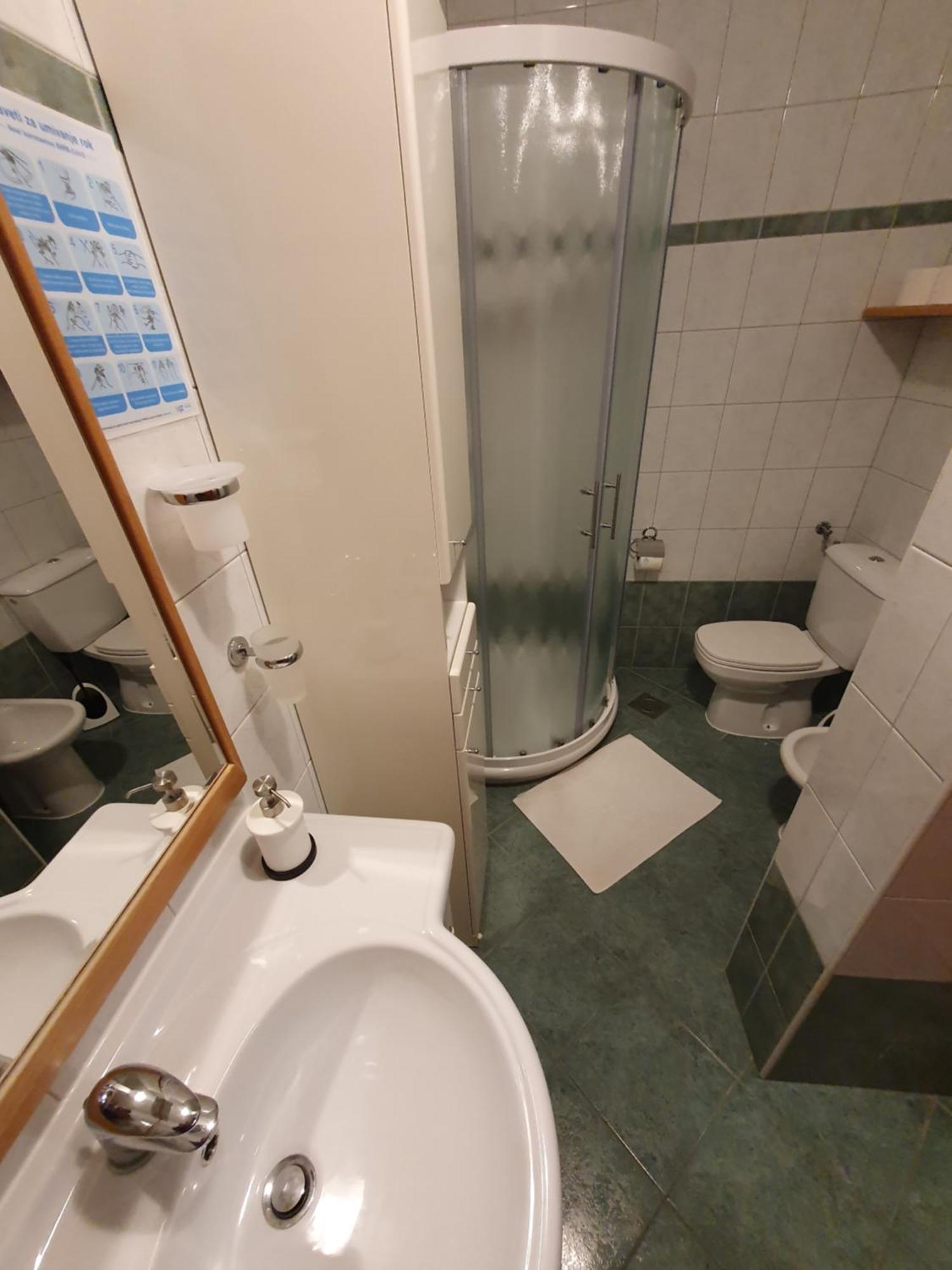 Miskar Rooms Cerknica Ruang foto