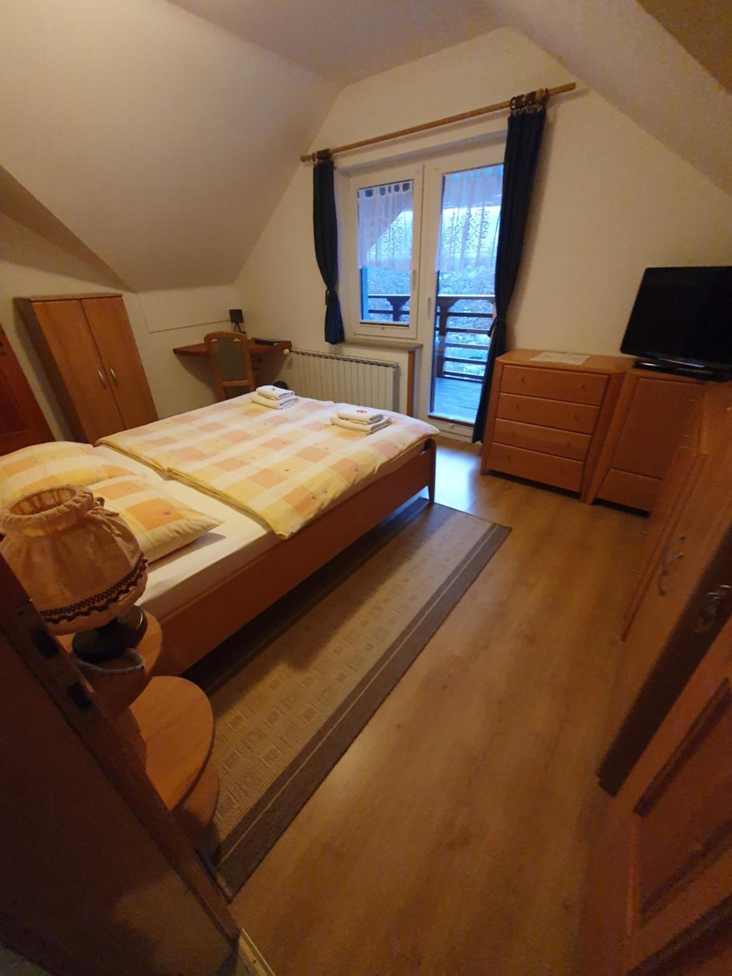 Miskar Rooms Cerknica Ruang foto