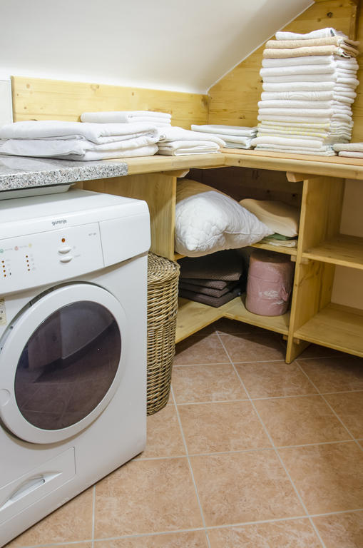 Miskar Rooms Cerknica Bagian luar foto