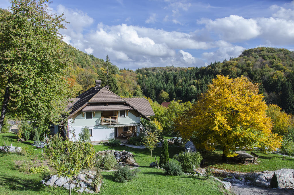 Miskar Rooms Cerknica Bagian luar foto