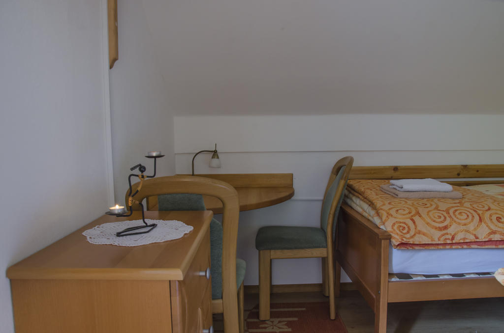 Miskar Rooms Cerknica Ruang foto