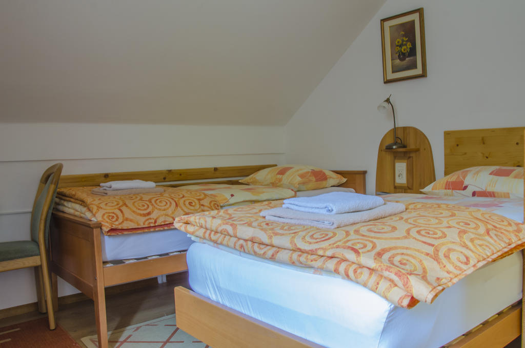 Miskar Rooms Cerknica Ruang foto