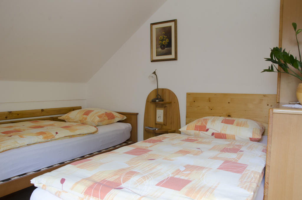 Miskar Rooms Cerknica Ruang foto