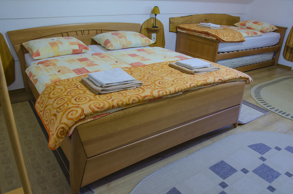 Miskar Rooms Cerknica Ruang foto